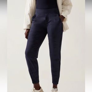 Athleta Brooklyn Ankle Pant camo Navy Size 10